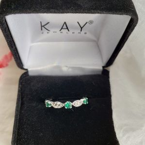 .08CT Diamond and Emerald Fashion ring